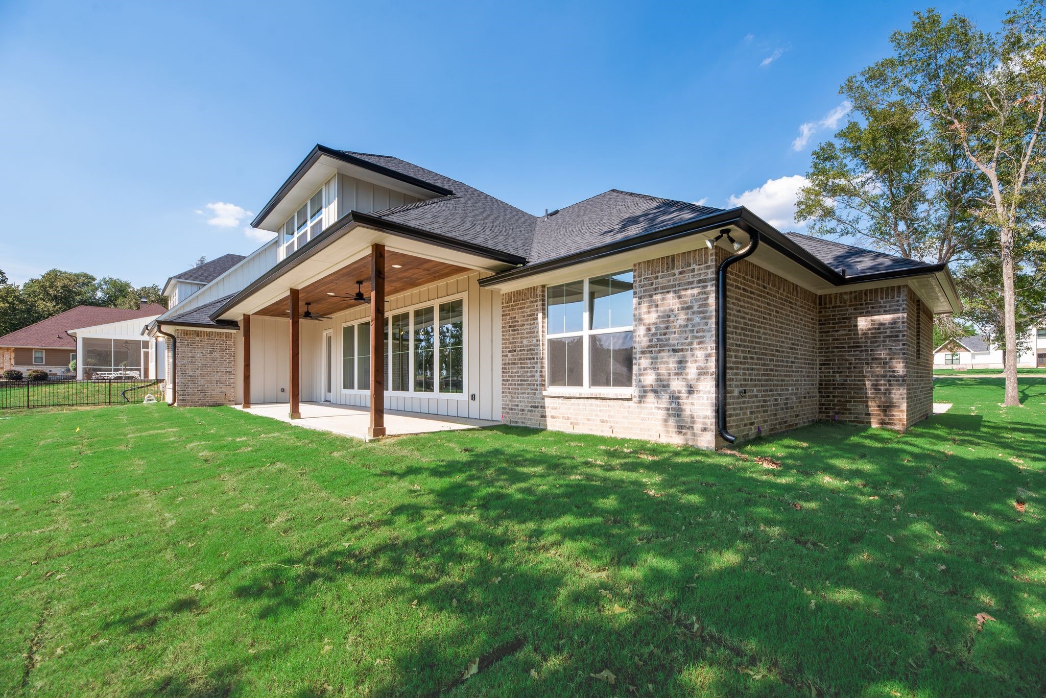 566 Clubhouse Drive