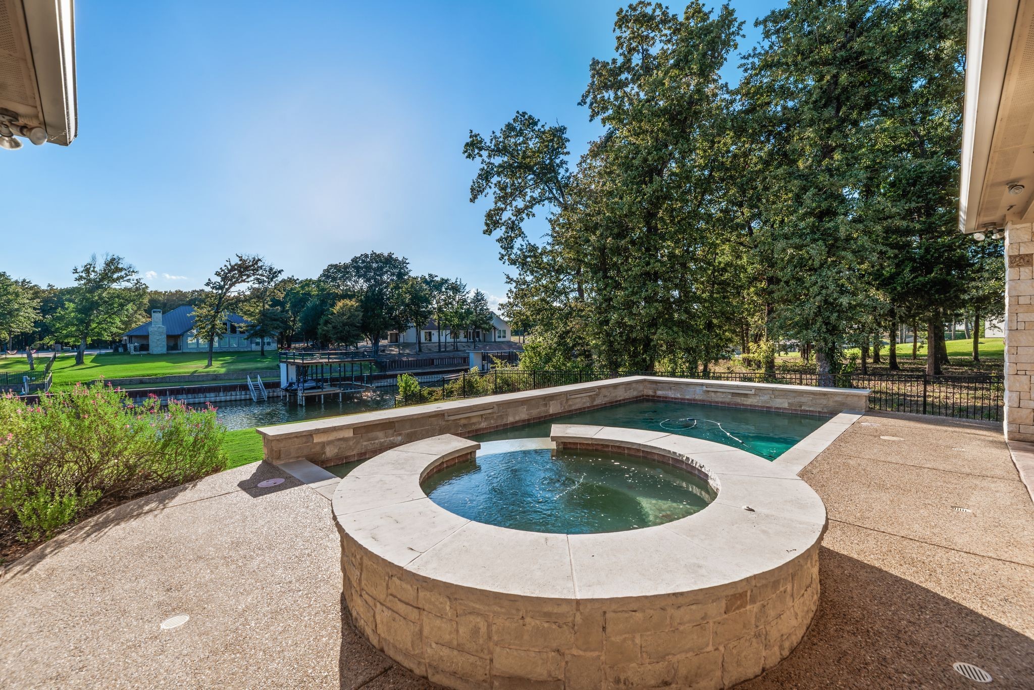560 Clubhouse Drive