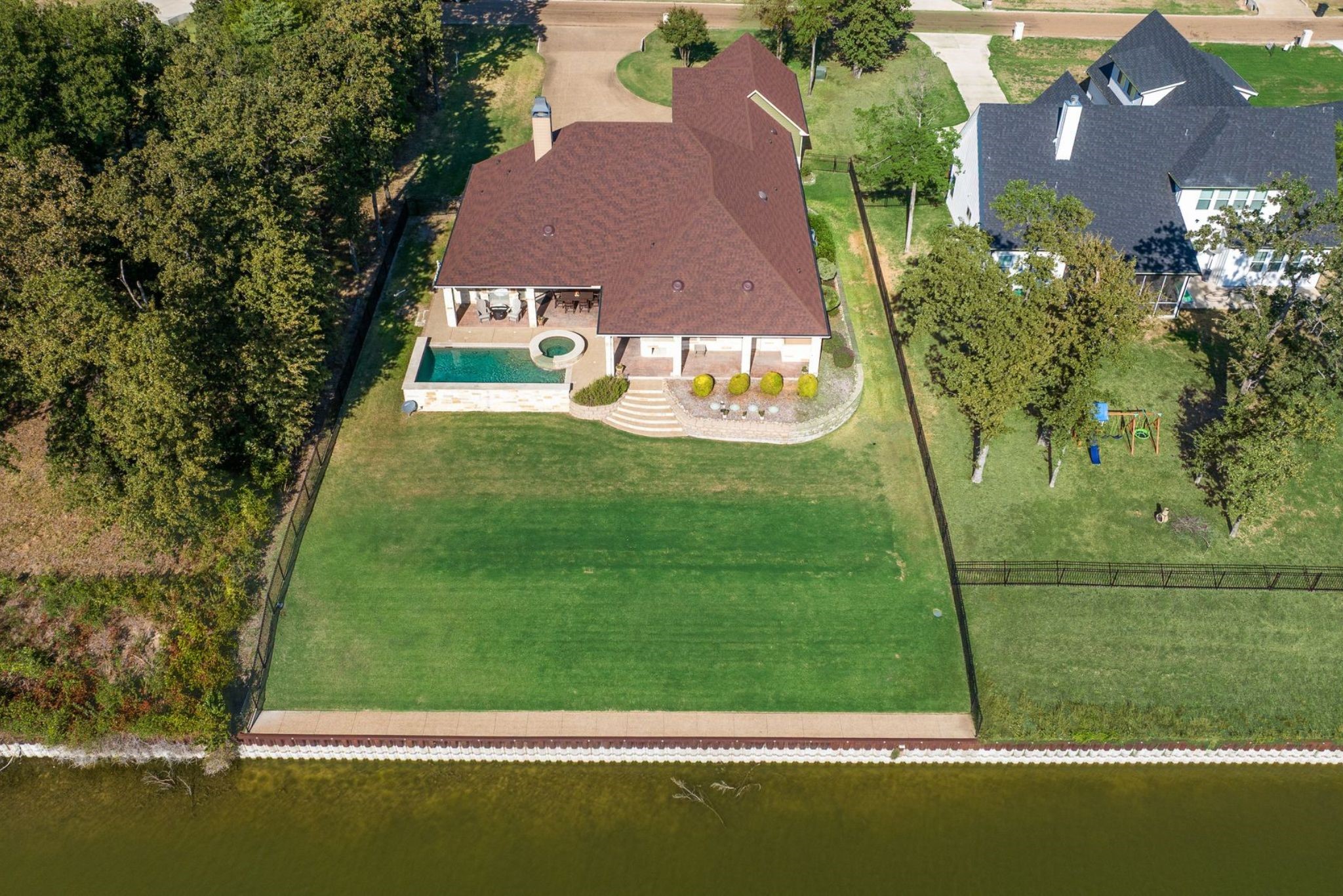 560 Clubhouse Drive