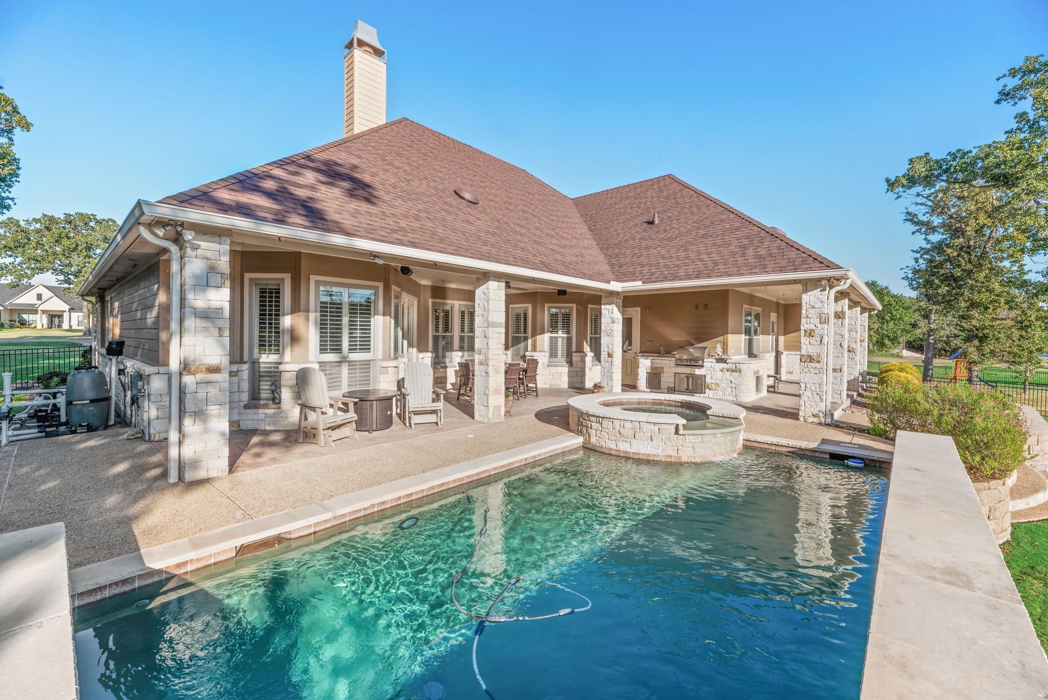 560 Clubhouse Drive