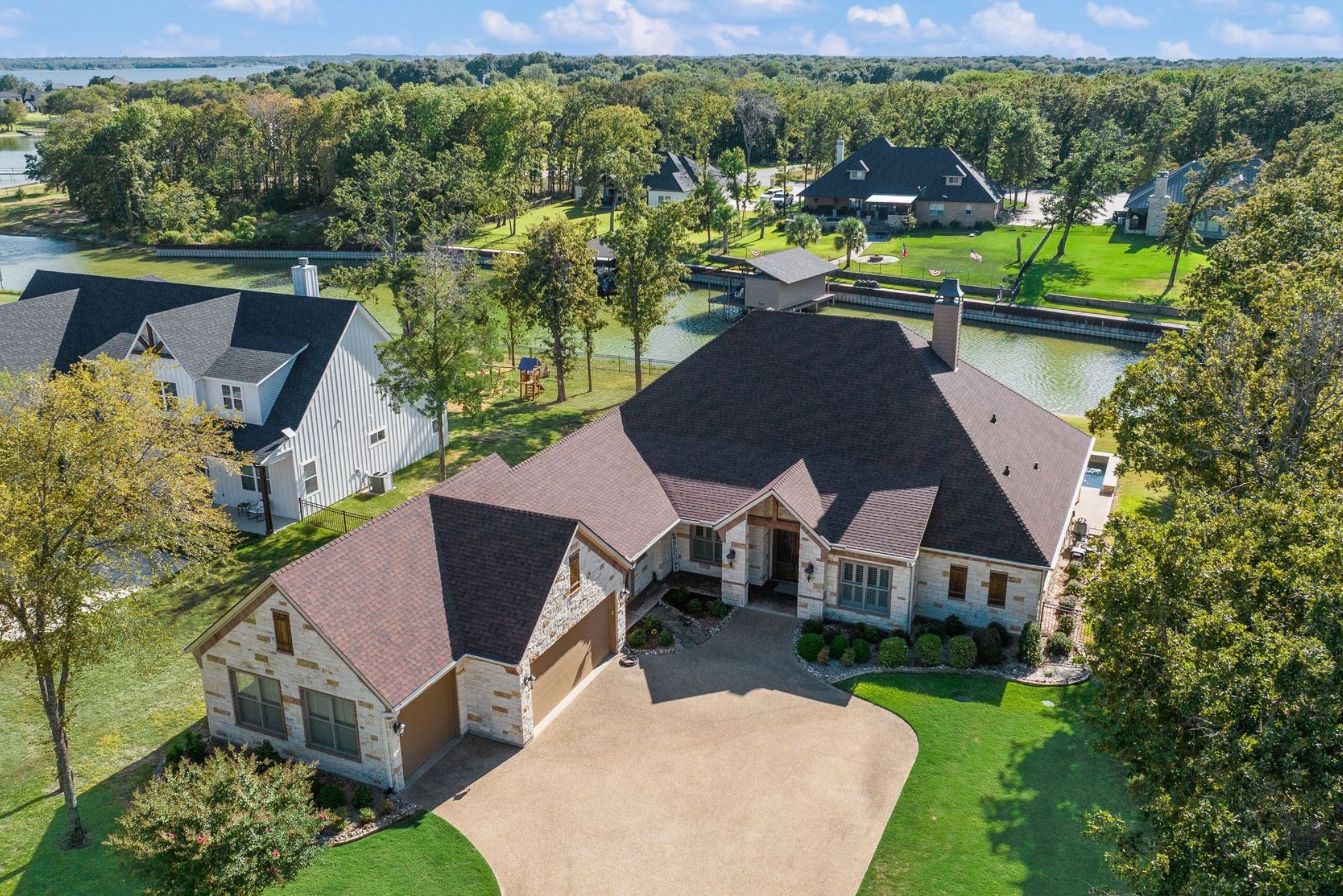 560 Clubhouse Drive