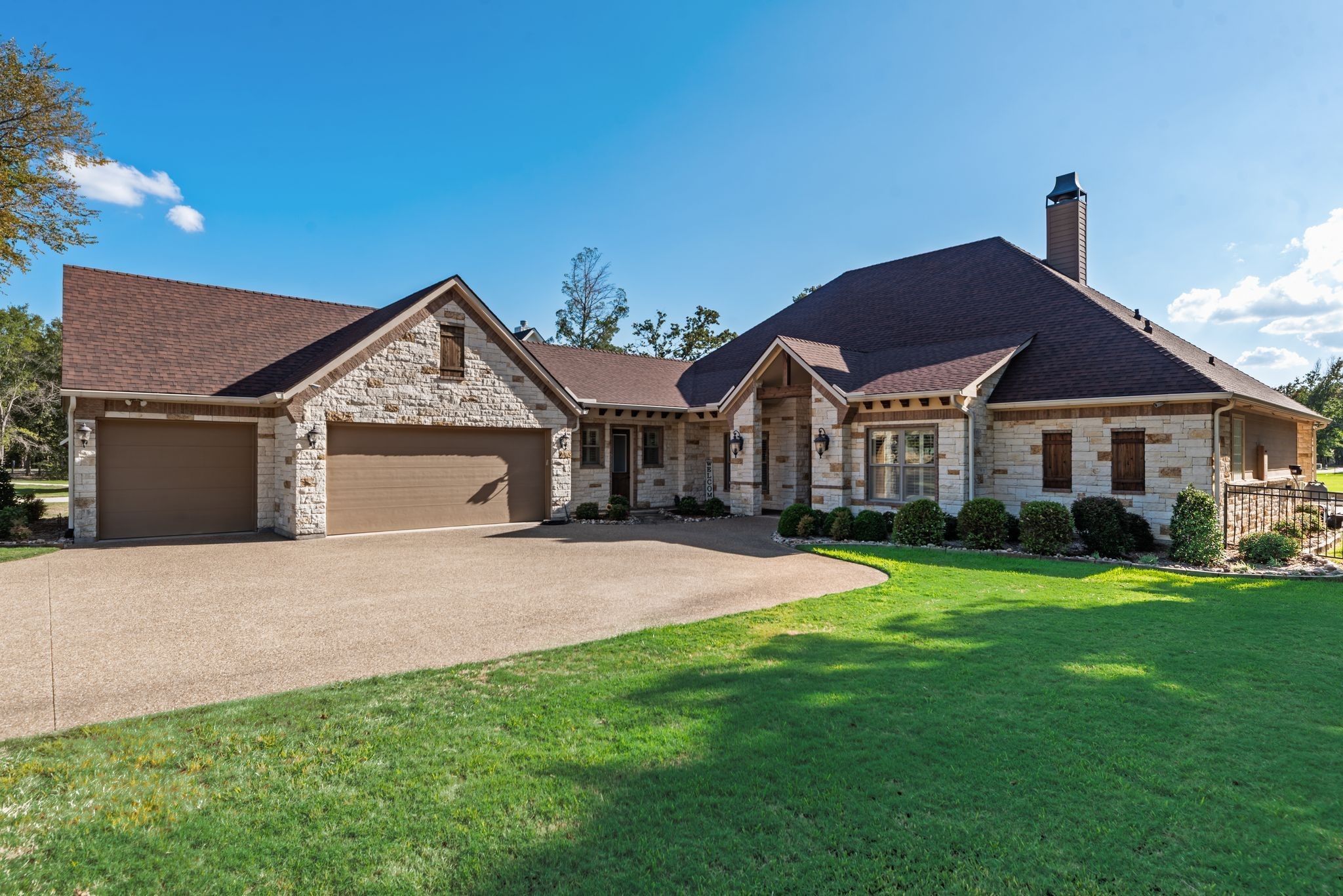 560 Clubhouse Drive