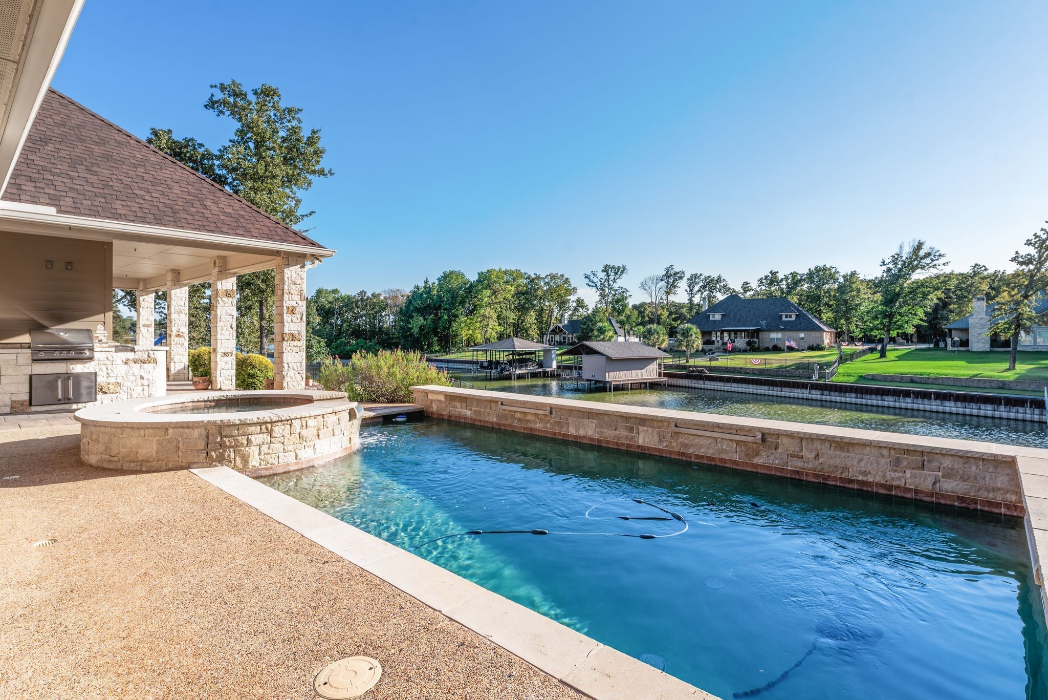 560 Clubhouse Drive