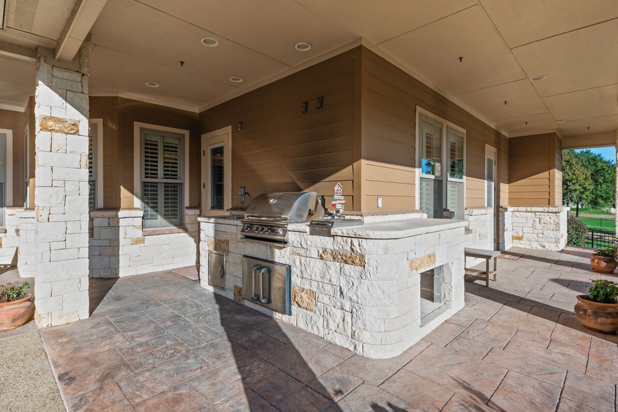 560 Clubhouse Drive