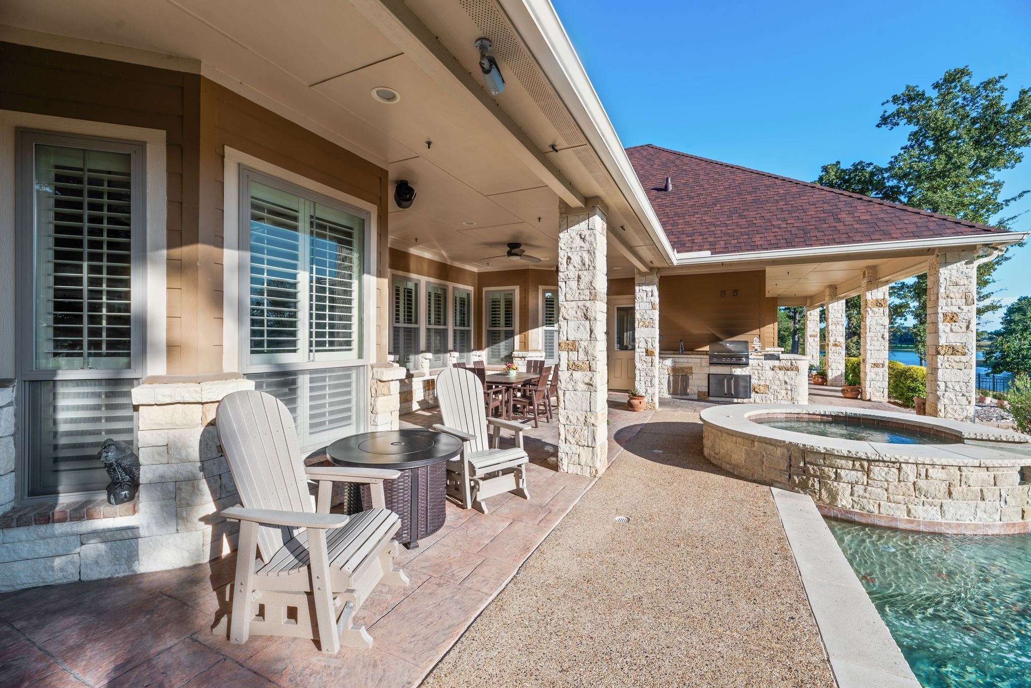 560 Clubhouse Drive