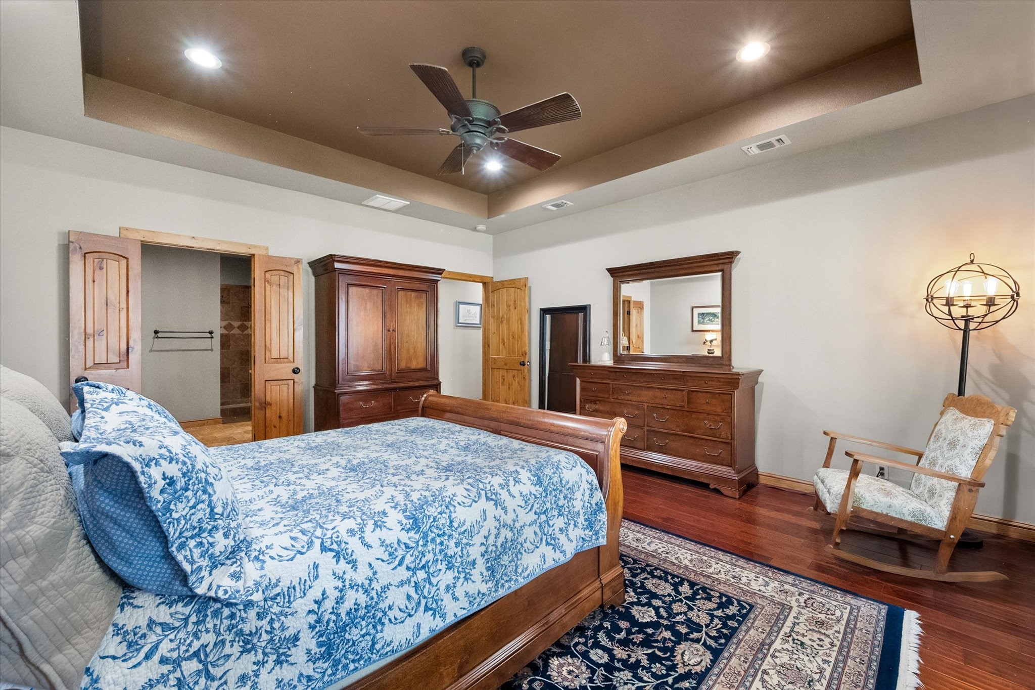 5042 Loper Circle