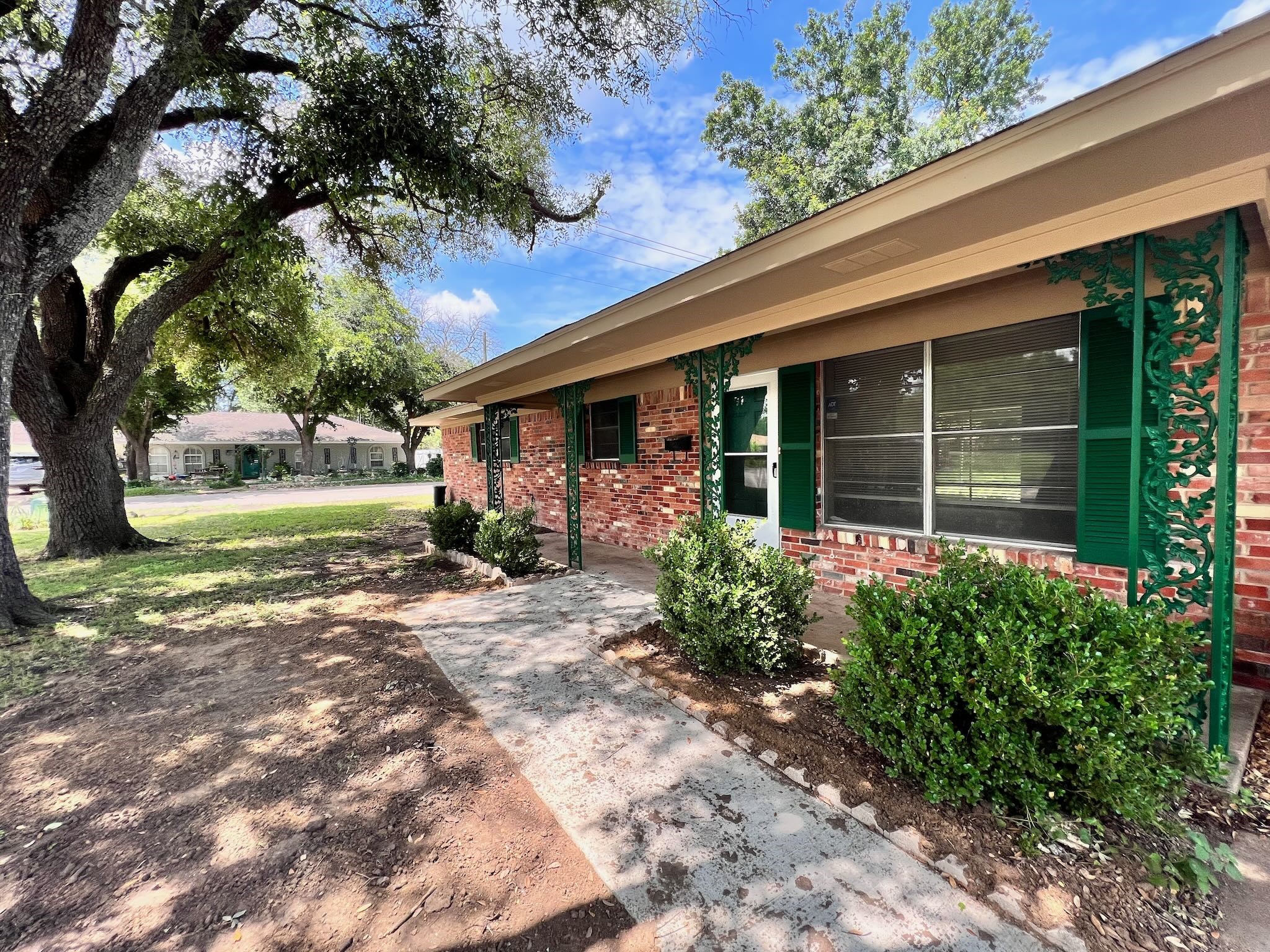 606 N Overlook Drive