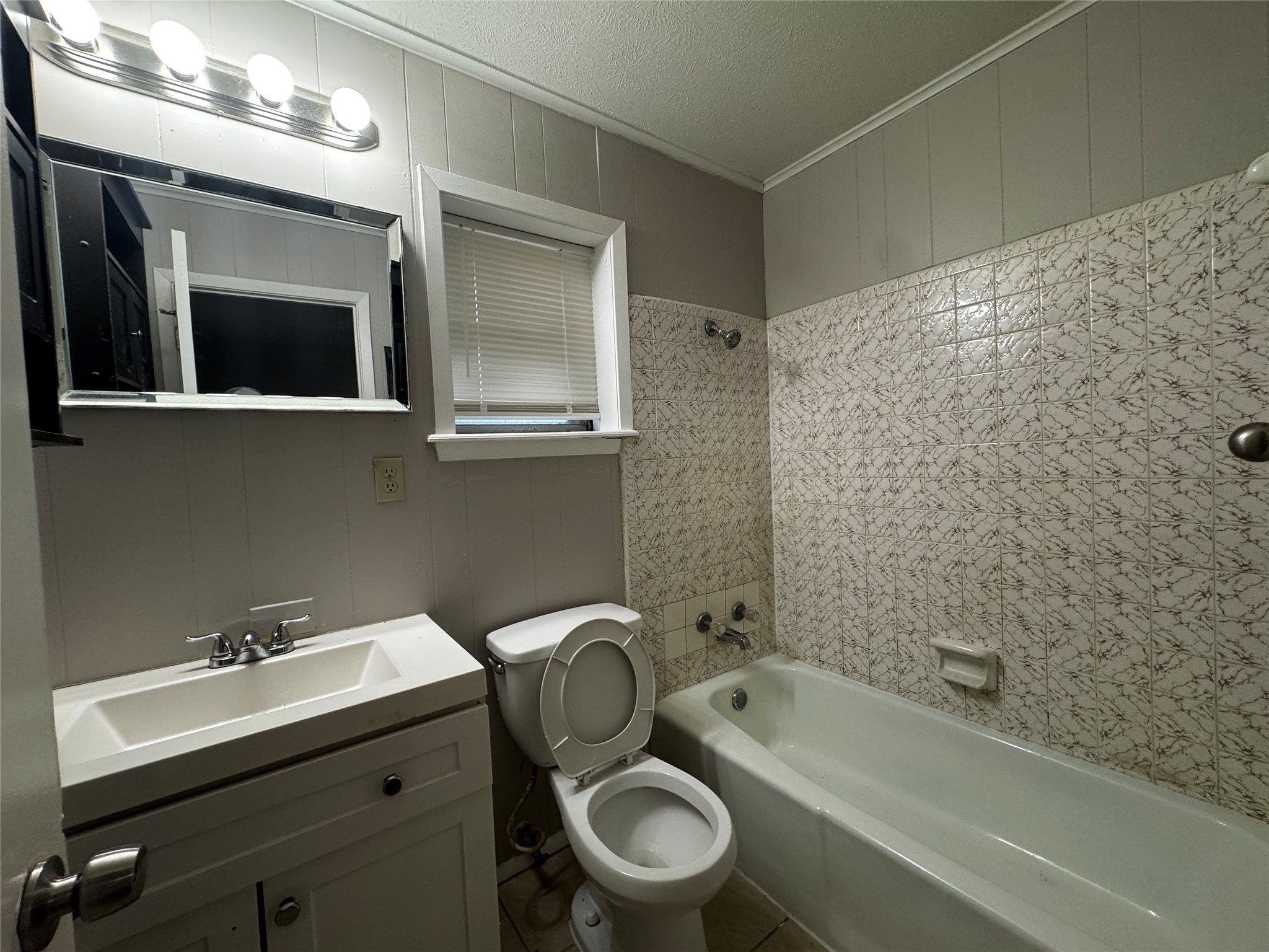 606 N Overlook Drive