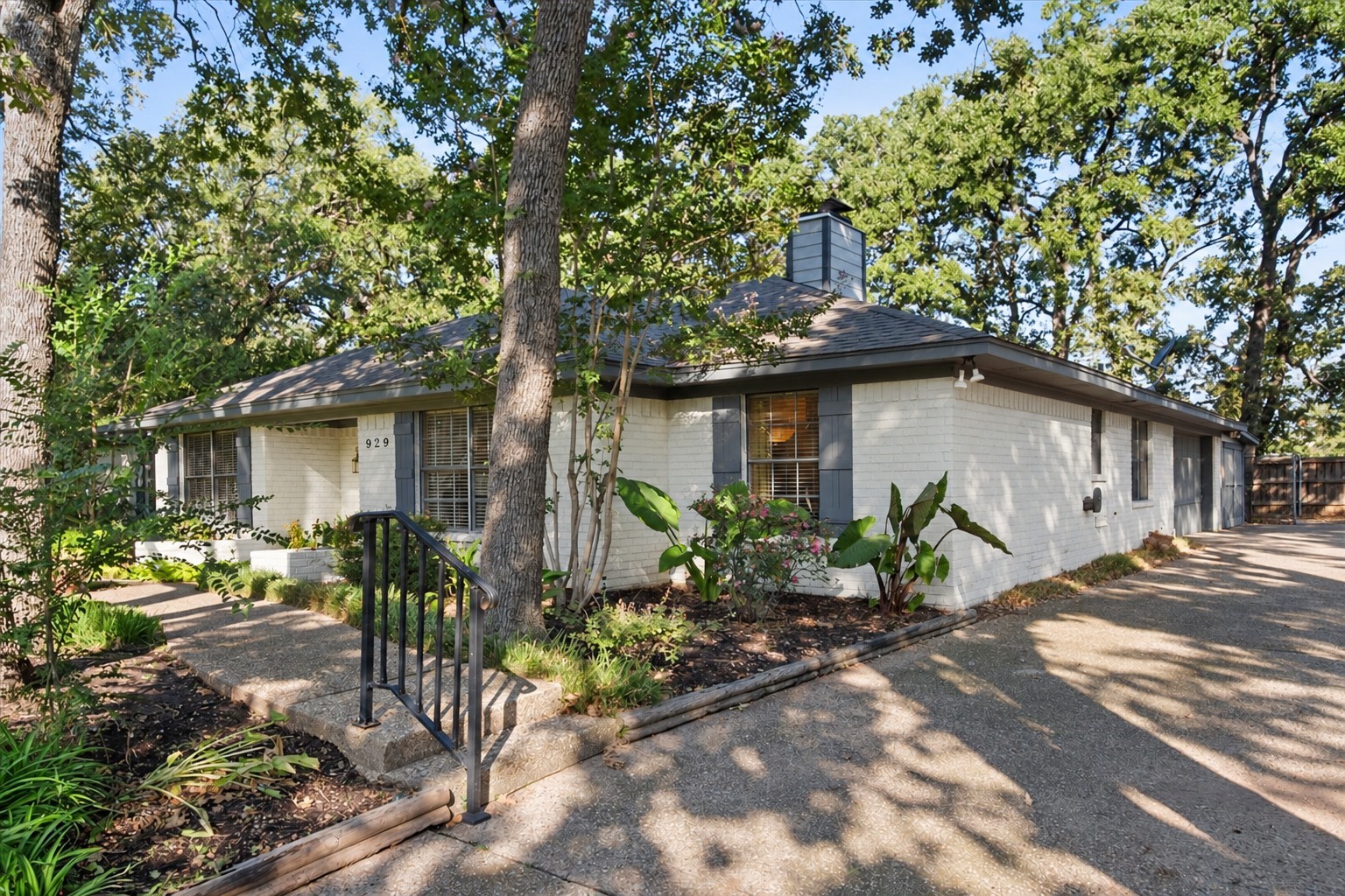 929 Madison Square