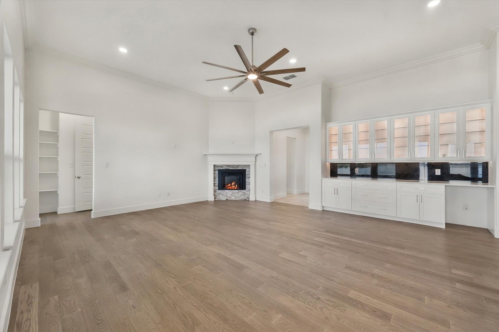 443 Meandering Way