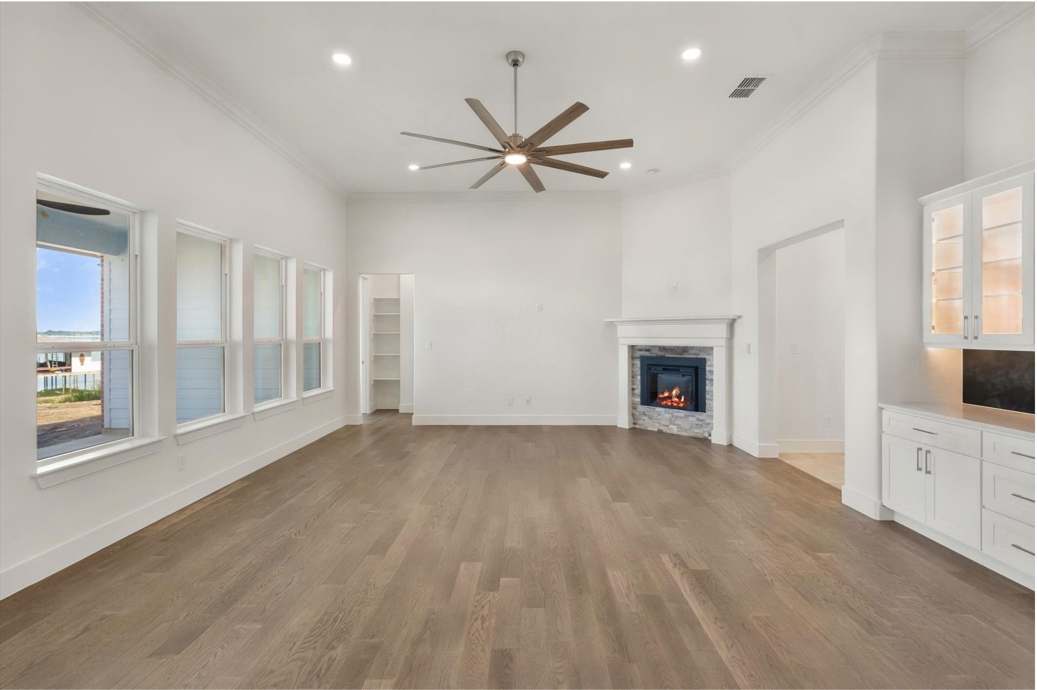 443 Meandering Way
