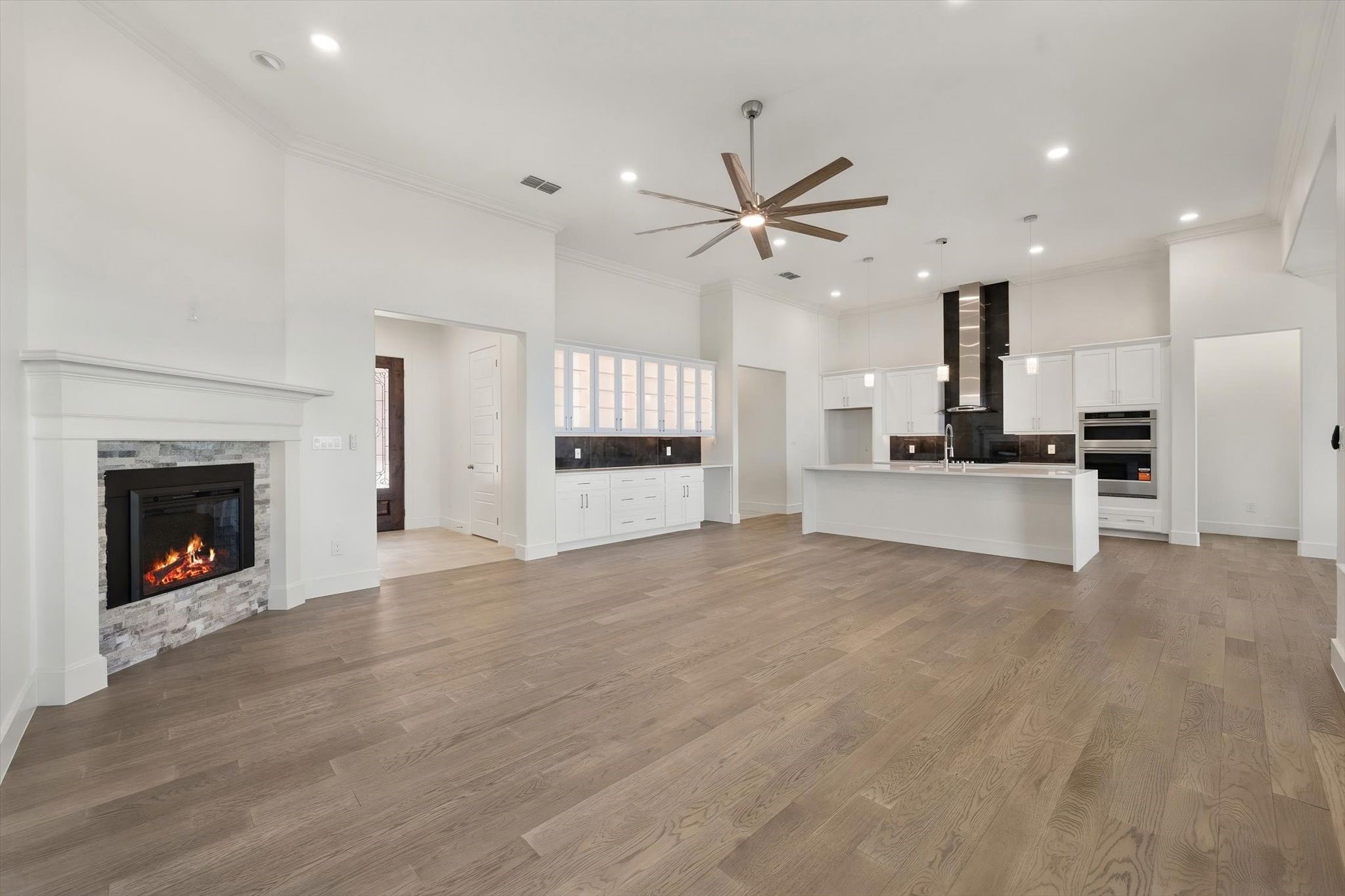 443 Meandering Way