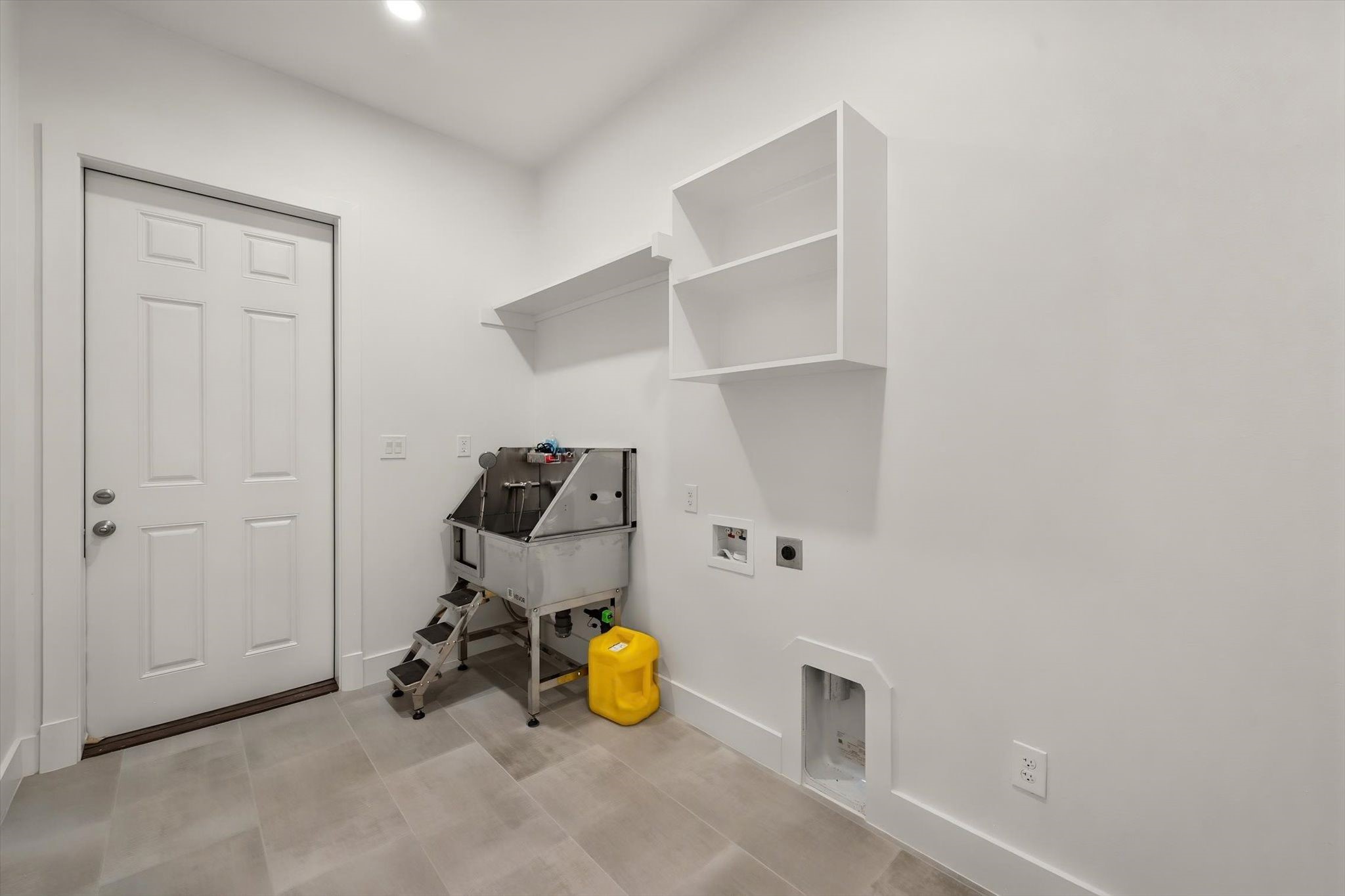 443 Meandering Way