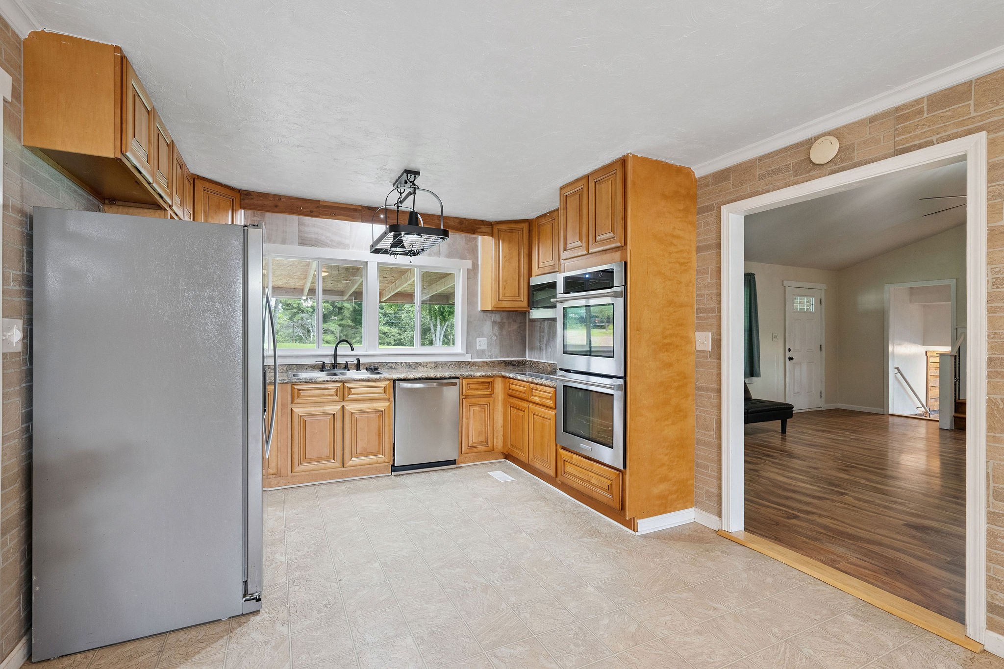 3037 Tunnel Rd