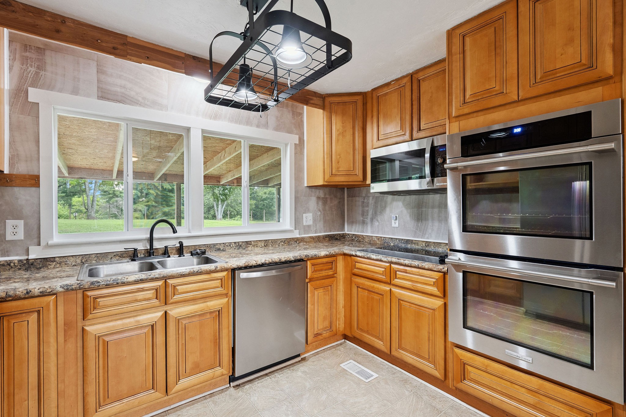 3037 Tunnel Rd