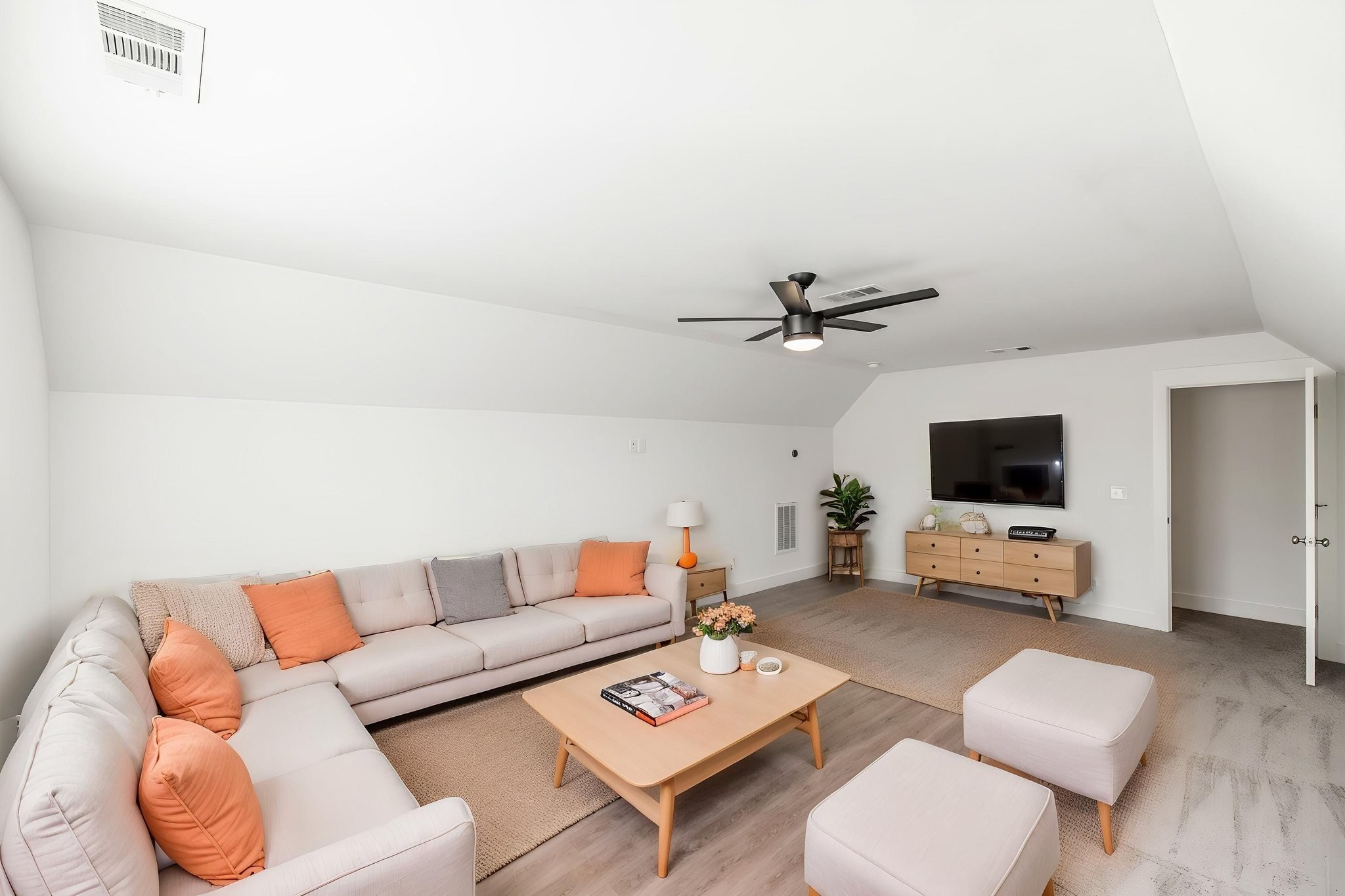 244 Hermitage Point Dr