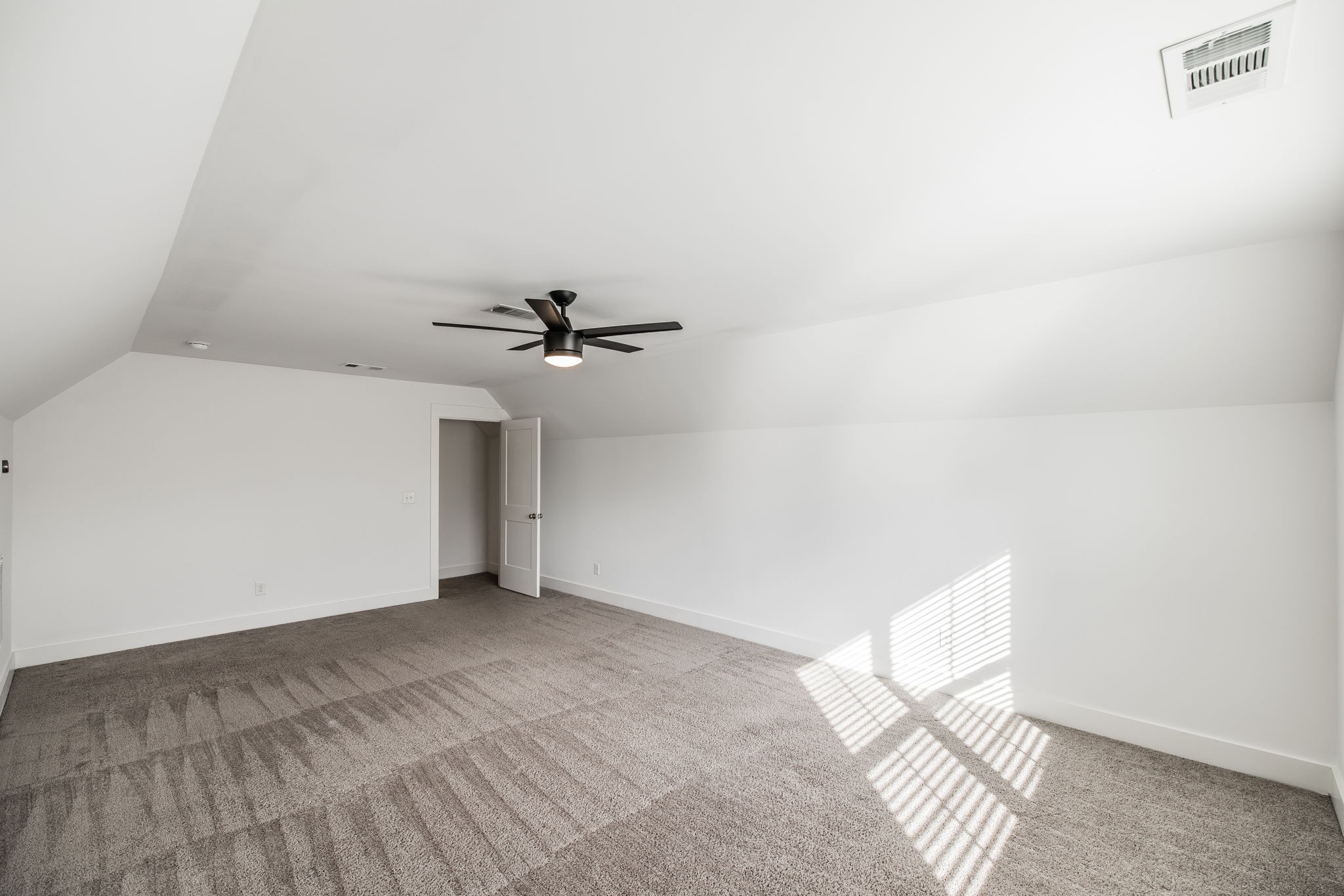 244 Hermitage Point Dr