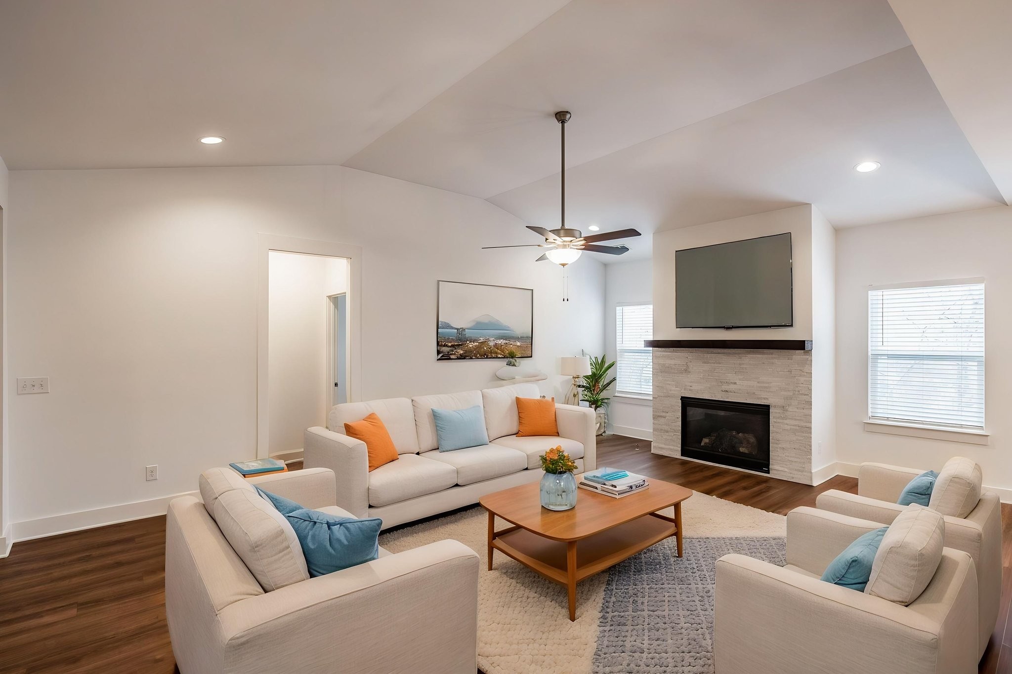 244 Hermitage Point Dr