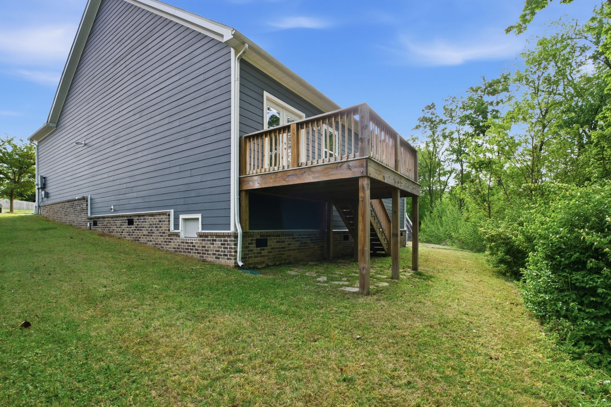 244 Hermitage Point Dr