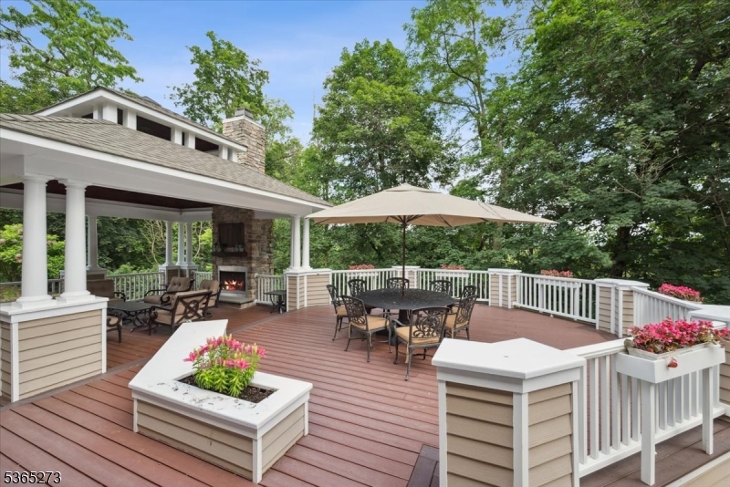7 Sycamore Dr