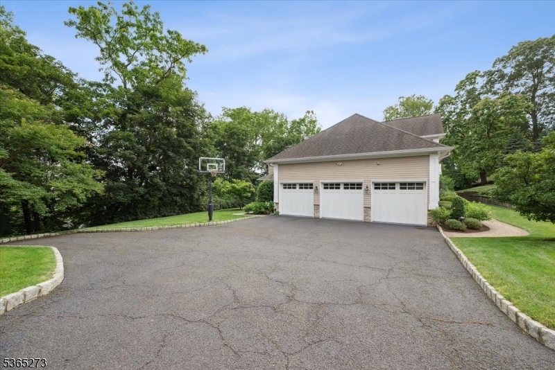 7 Sycamore Dr