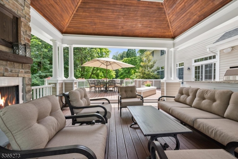 7 Sycamore Dr