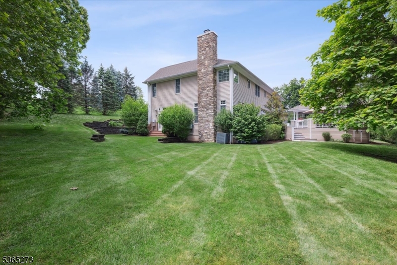 7 Sycamore Dr