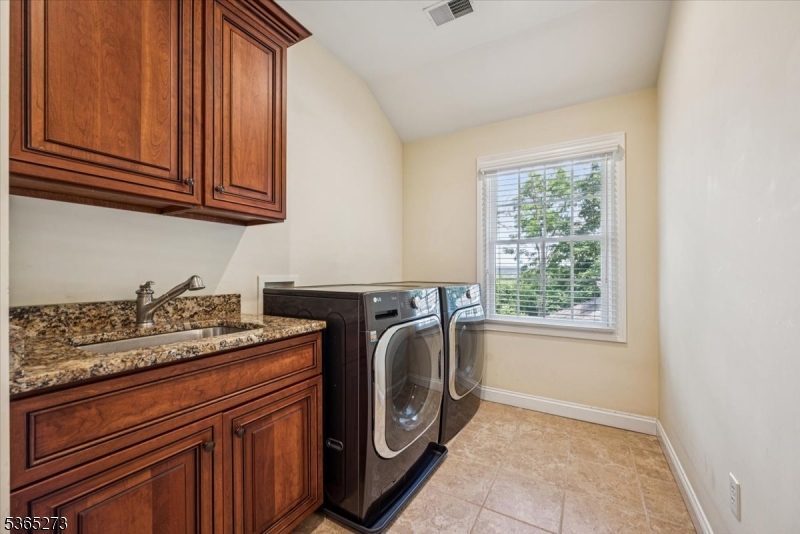 7 Sycamore Dr
