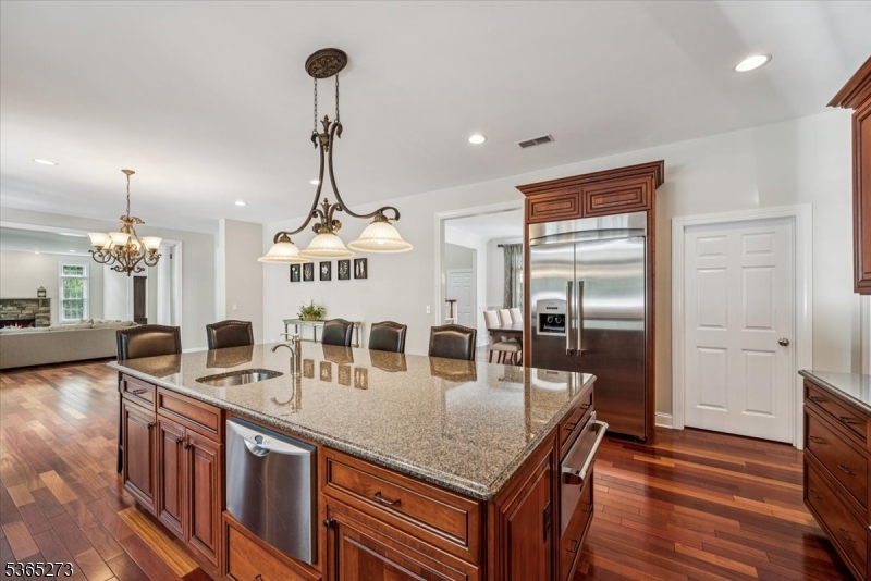 7 Sycamore Dr