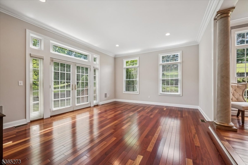 7 Sycamore Dr