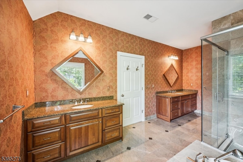 7 Sycamore Dr
