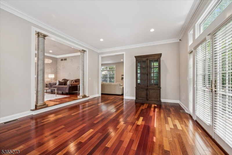 7 Sycamore Dr