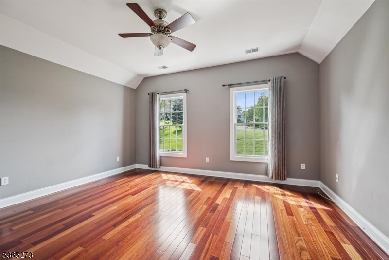 7 Sycamore Dr
