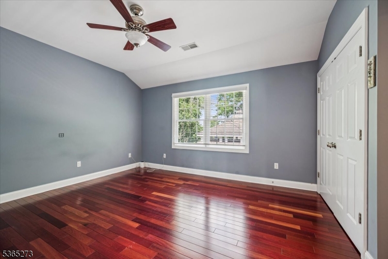 7 Sycamore Dr