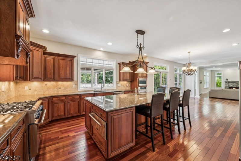 7 Sycamore Dr