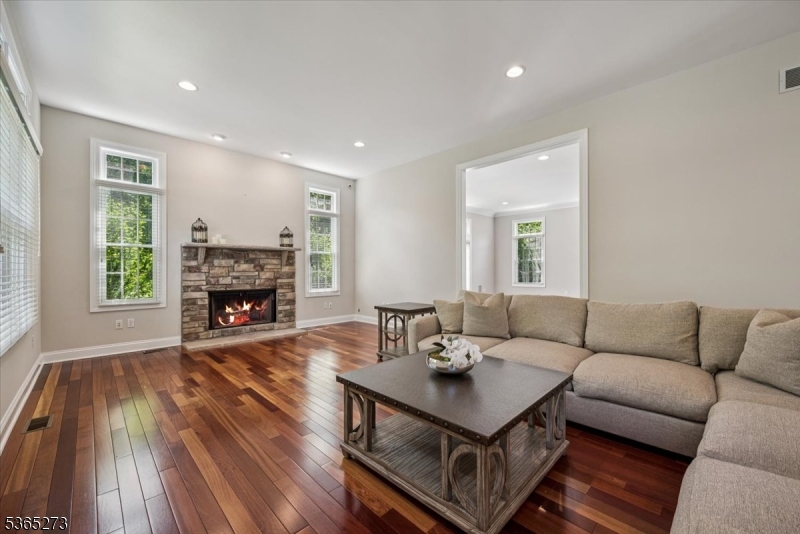7 Sycamore Dr