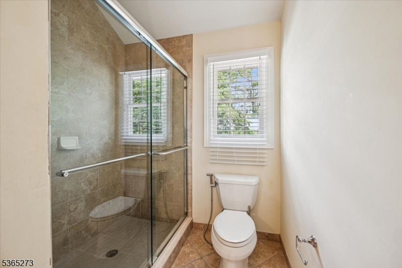7 Sycamore Dr