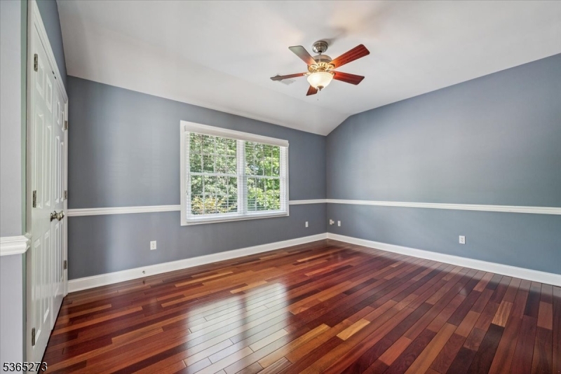 7 Sycamore Dr