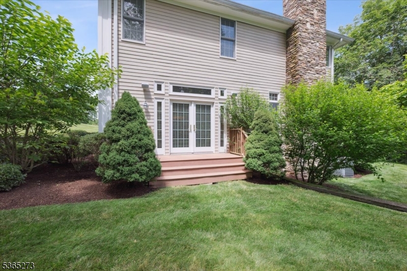 7 Sycamore Dr