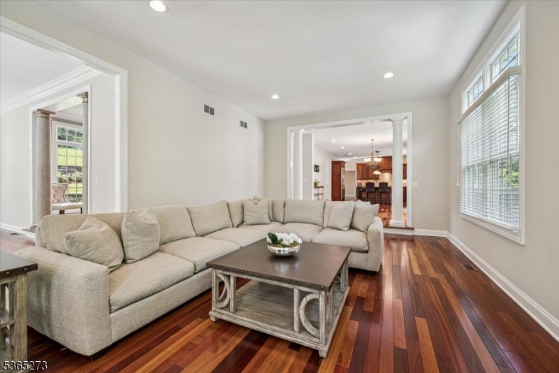 7 Sycamore Dr