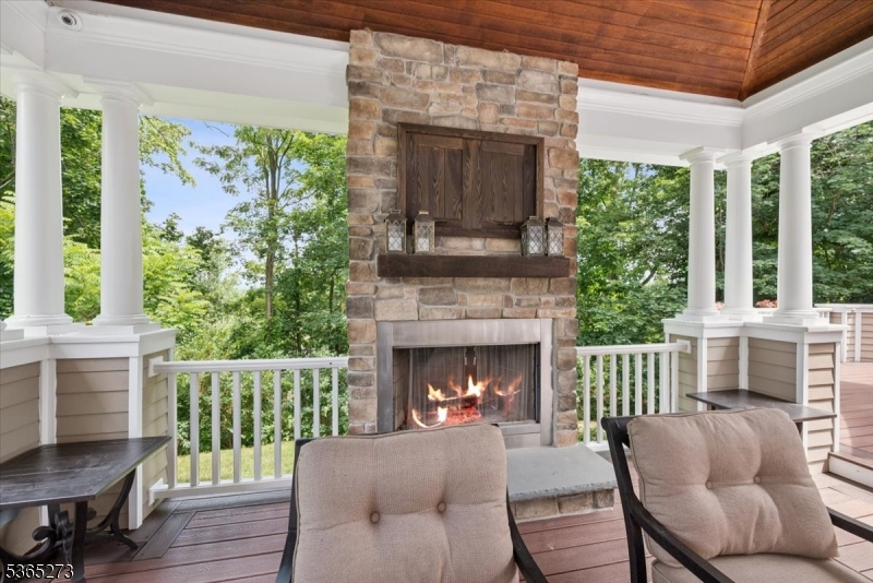 7 Sycamore Dr