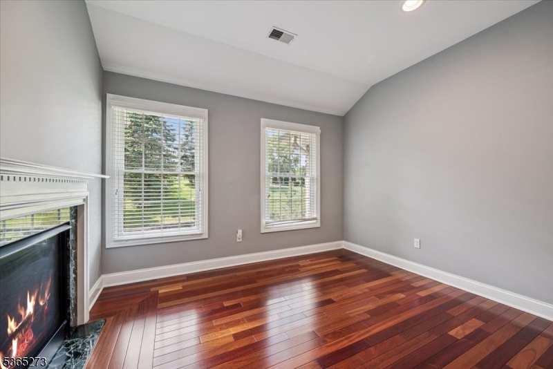 7 Sycamore Dr