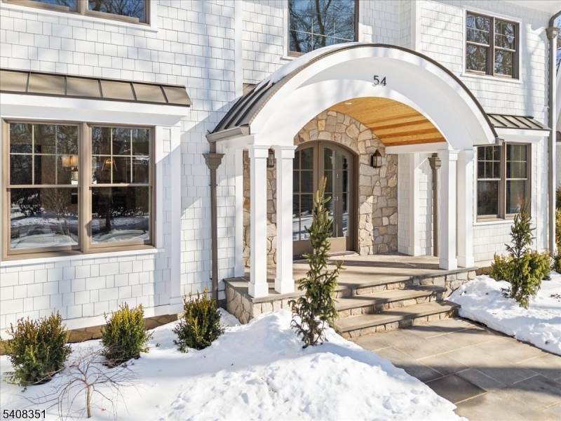 54 Midwood Ter