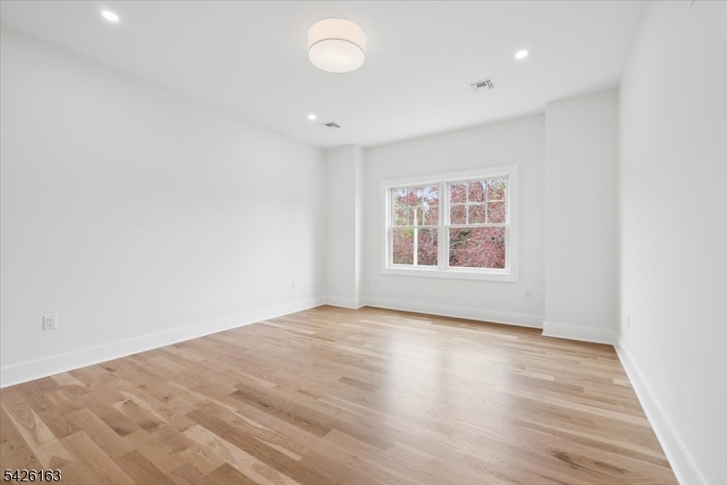 34 Crestview Ave
