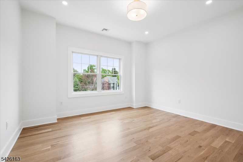 34 Crestview Ave