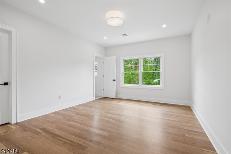34 Crestview Ave