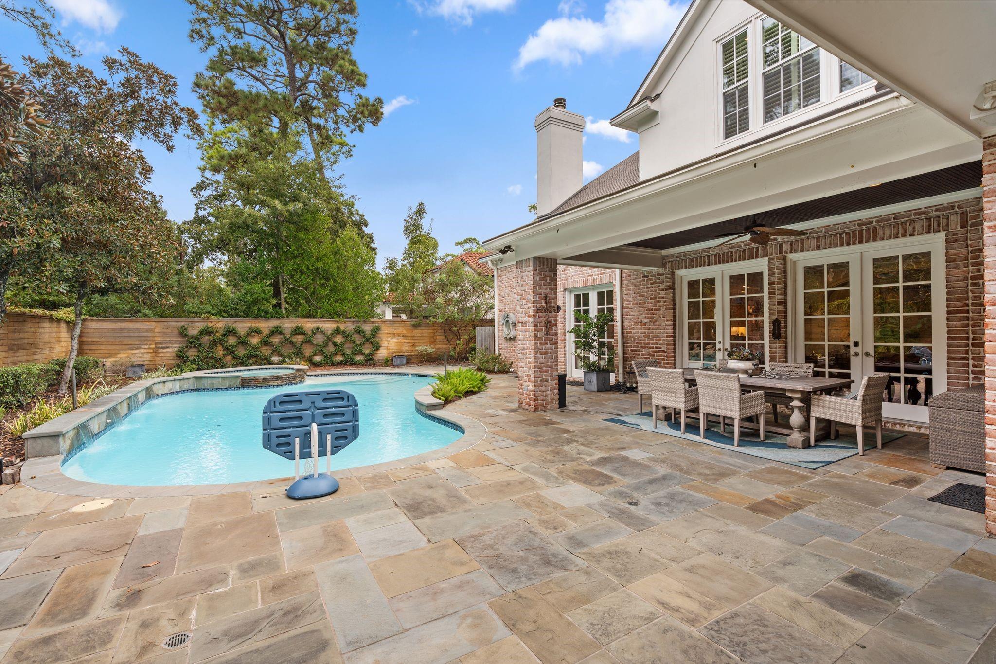 11910 Longleaf Lane