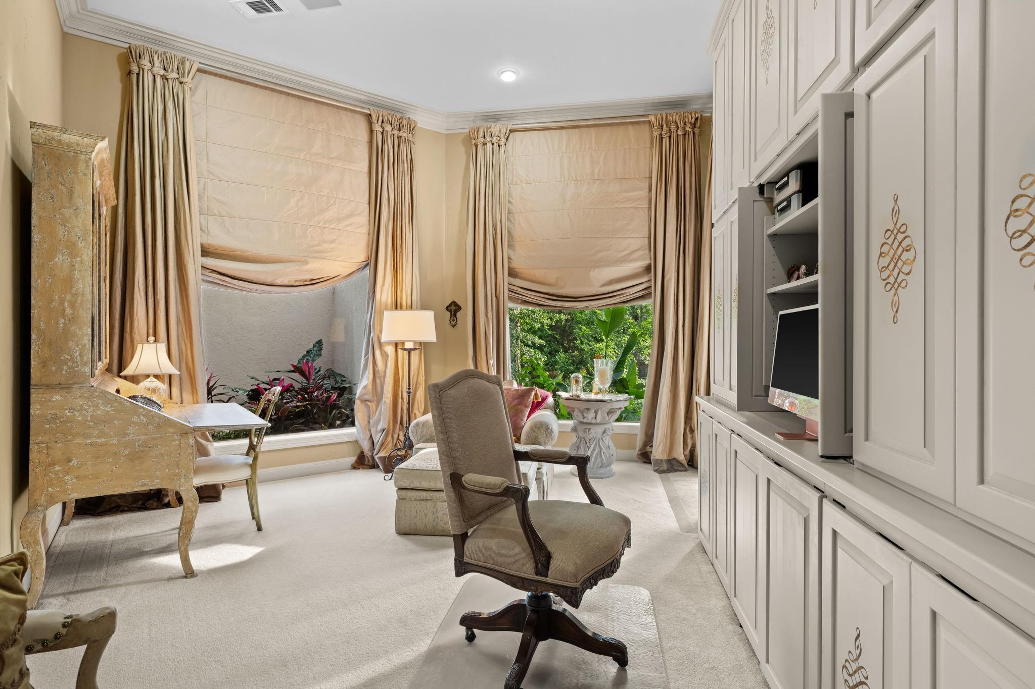6 Mott Lane