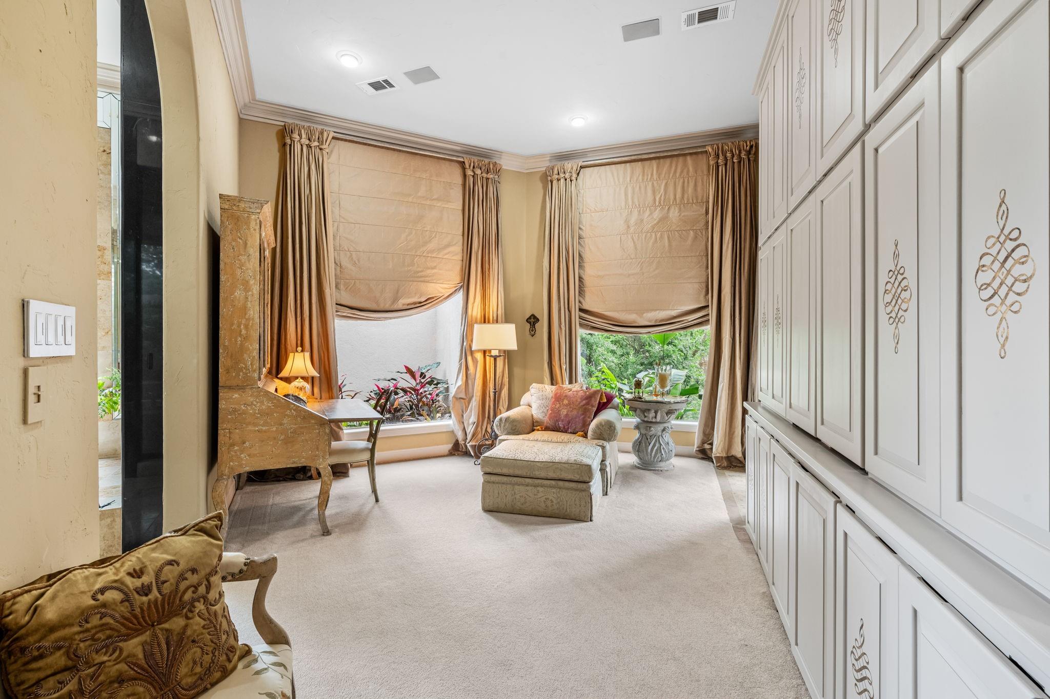 6 Mott Lane