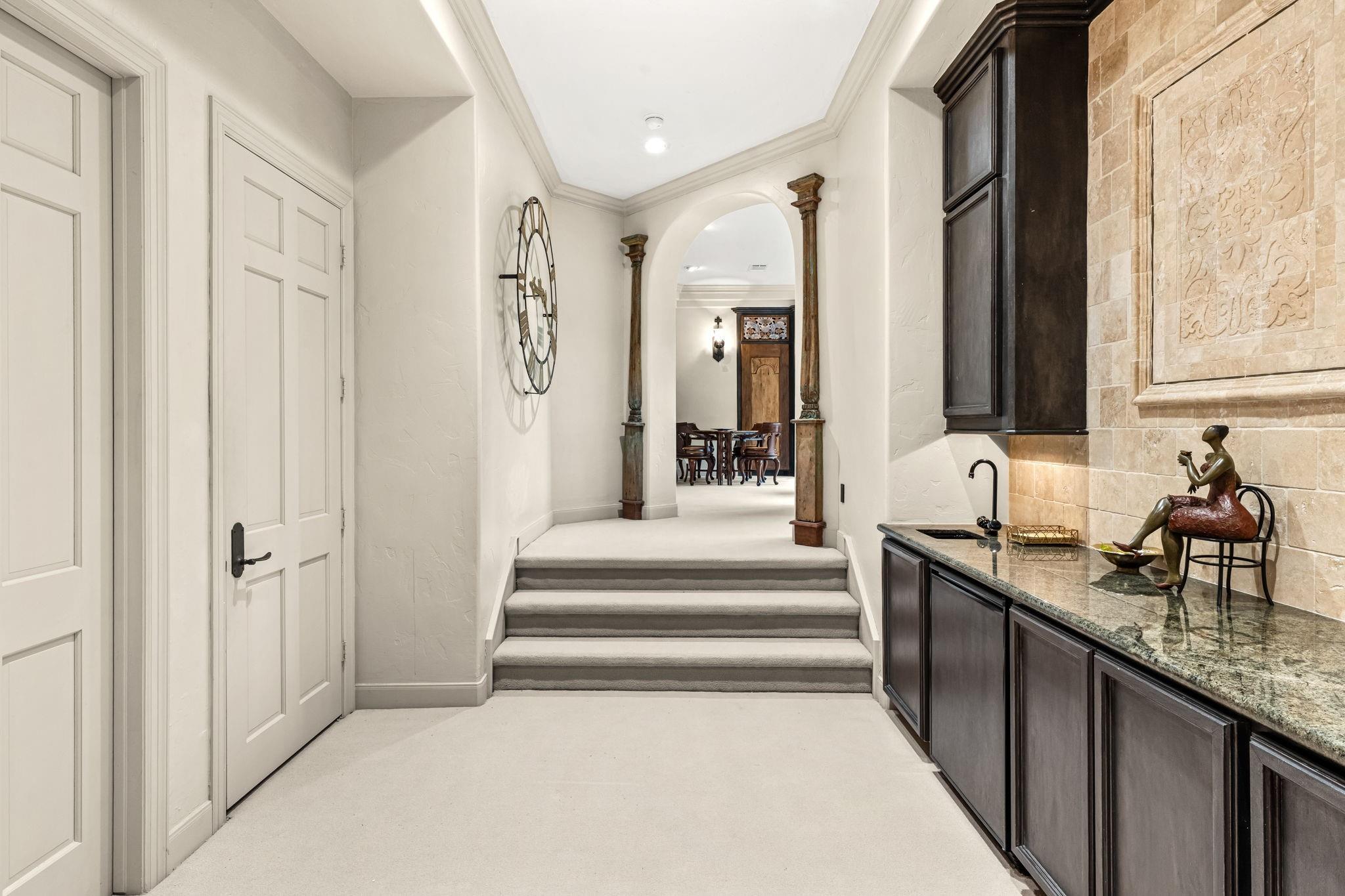 6 Mott Lane